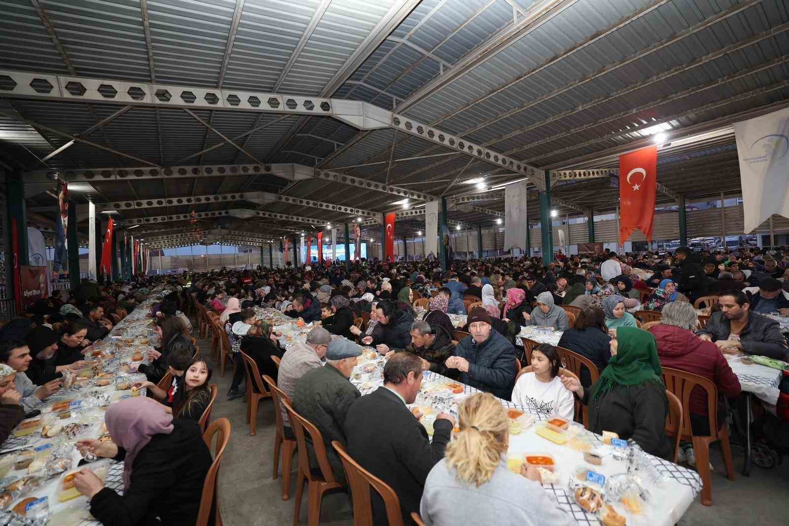 Merkezefendi’nin iftar sofrası bu kez İlbade Mahallesi’ne kuruldu
