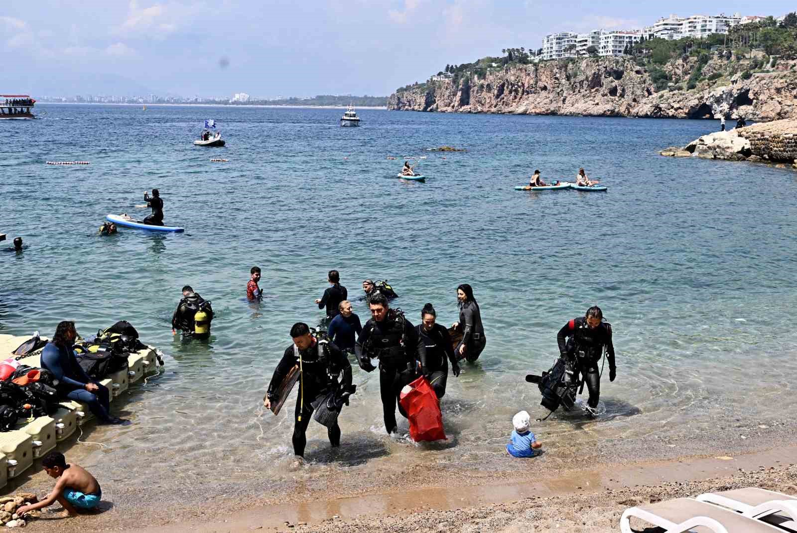 Mermerli Plajı’nda deniz dibi temizliği
