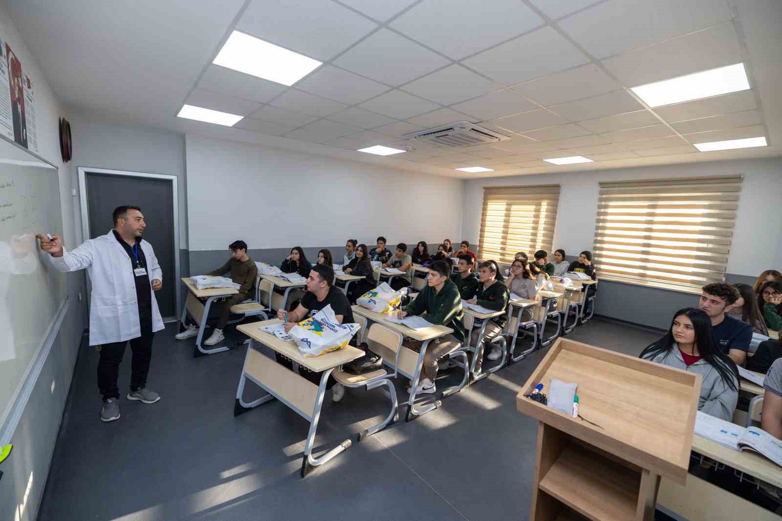 Mersin Büyükşehir Belediyesi, sosyal belediyecilikte örnek oldu
Mersin Büyükşehir Belediyesi, sosyal belediyecilikte örnek oldu