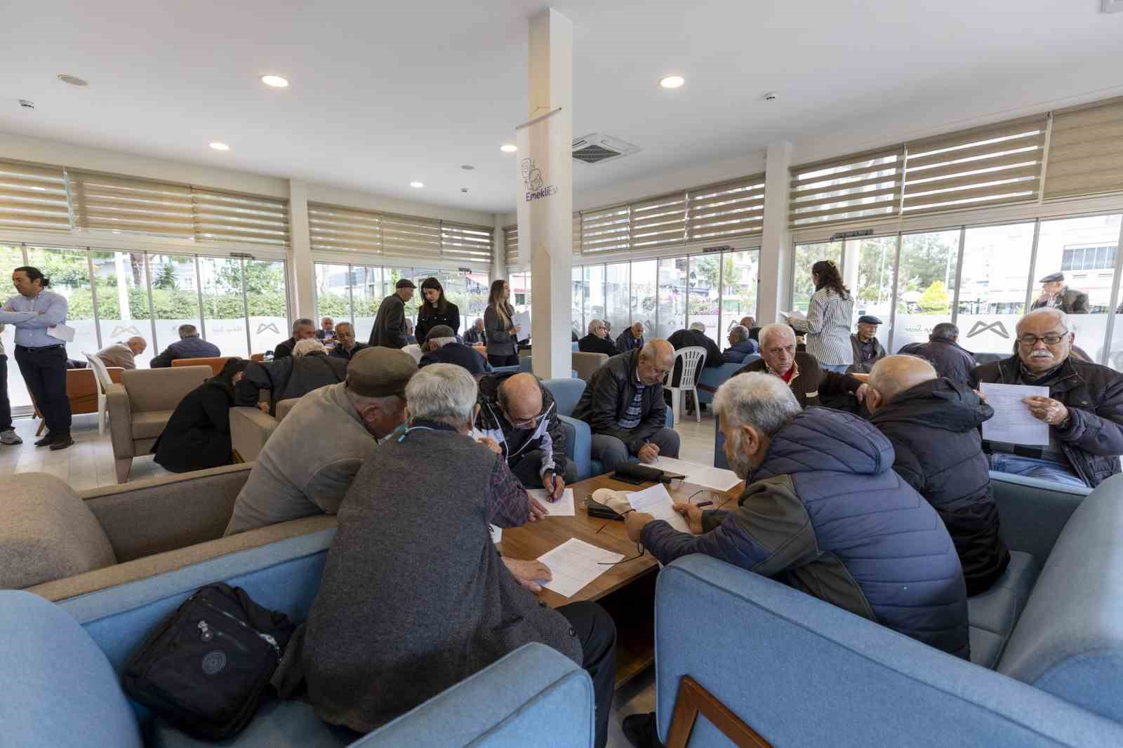 Mersin Büyükşehir Belediyesinden Emekli Evi üyelerine akran zorbalığı eğitimi
