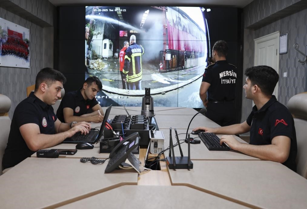 Mersin itfaiyesi 11 bin 396 vakaya müdahale etti
Mersin itfaiyesi 11 bin 396 vakaya müdahale etti