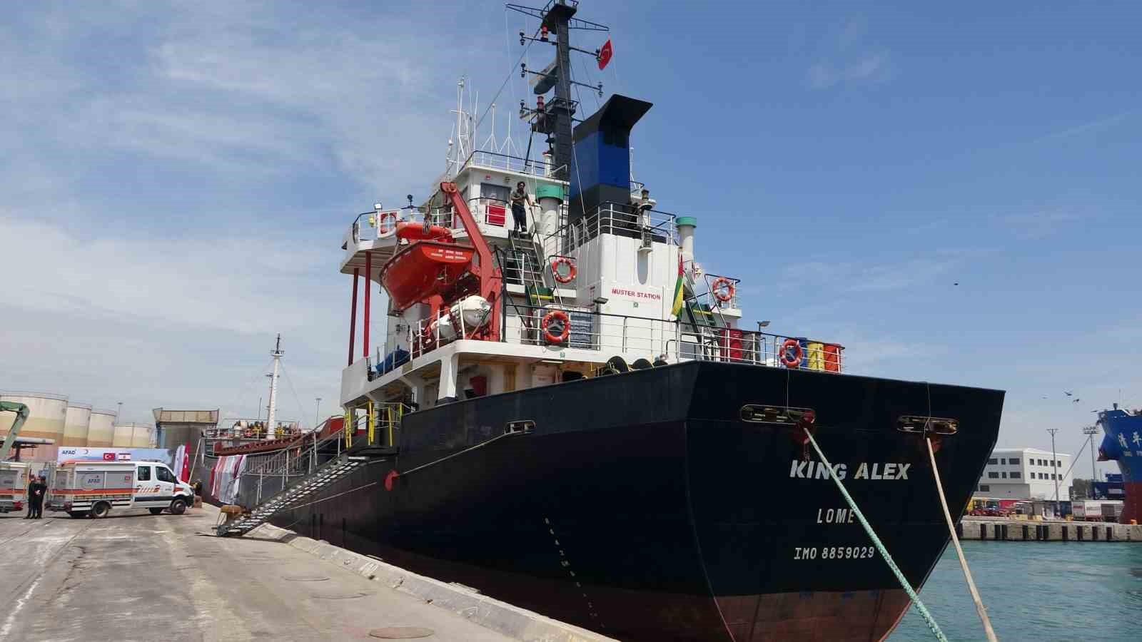 Mersin Limanı’ndan Lübnan’a 730 tonluk insani yardım yola çıktı
