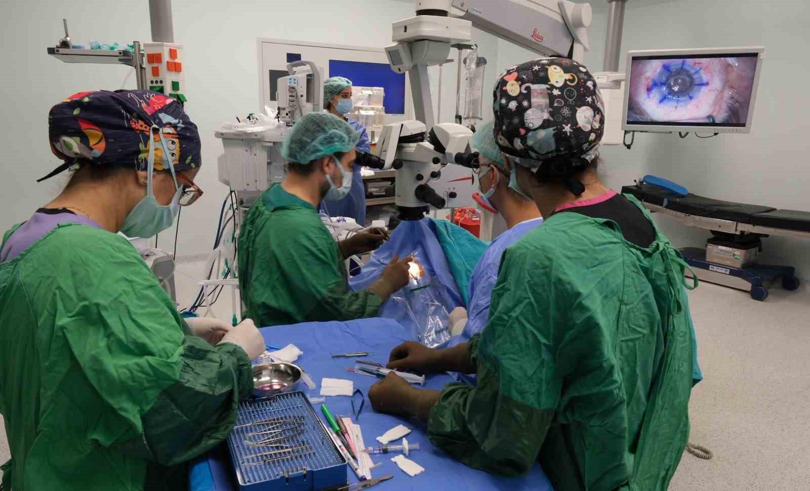 Mersin Şehir Hastanesi’nde ilk kornea nakli başarıyla yapıldı
Mersin Şehir Hastanesi’nde ilk kornea nakli başarıyla yapıldı