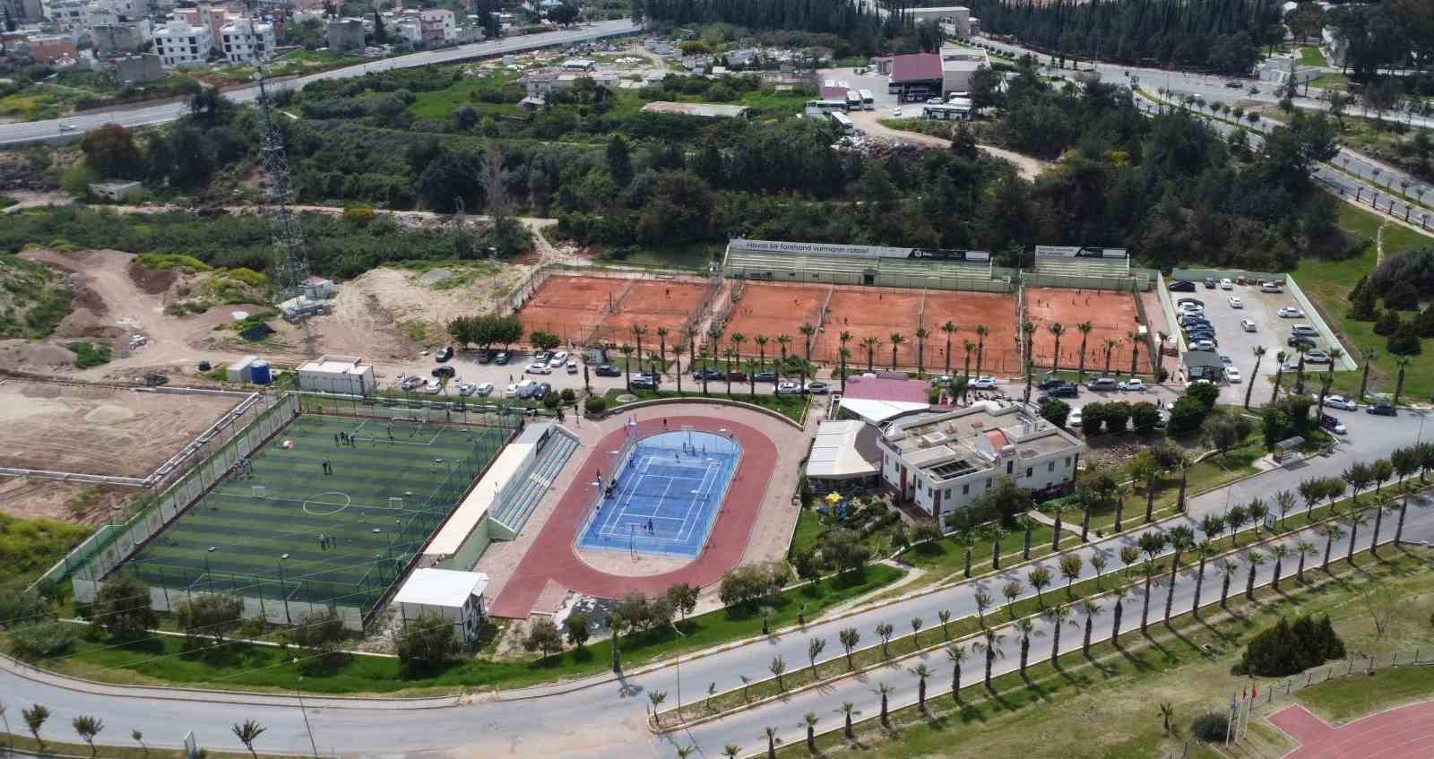 Mersin Üniversitesi’nde yüzlerce çocuk ve genç, dijital bağımlılıktan uzak sporla yetişiyor
Mersin Üniversitesi’nde yüzlerce çocuk ve genç, dijital bağımlılıktan uzak sporla yetişiyor