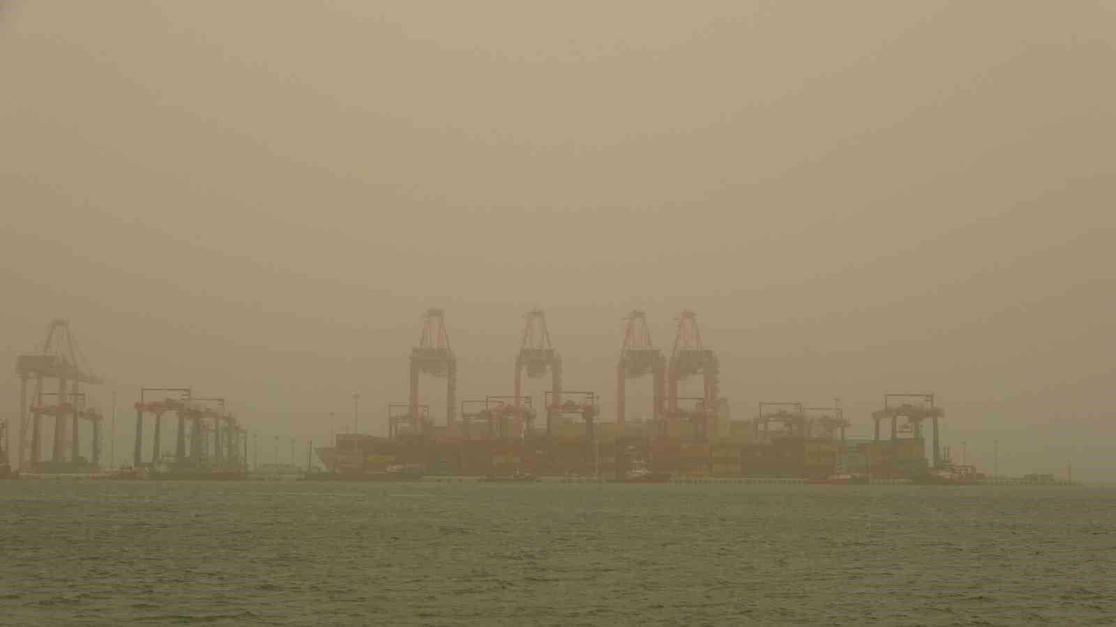 Mersin ve ilçelerinde toz taşınımı etkili oldu
