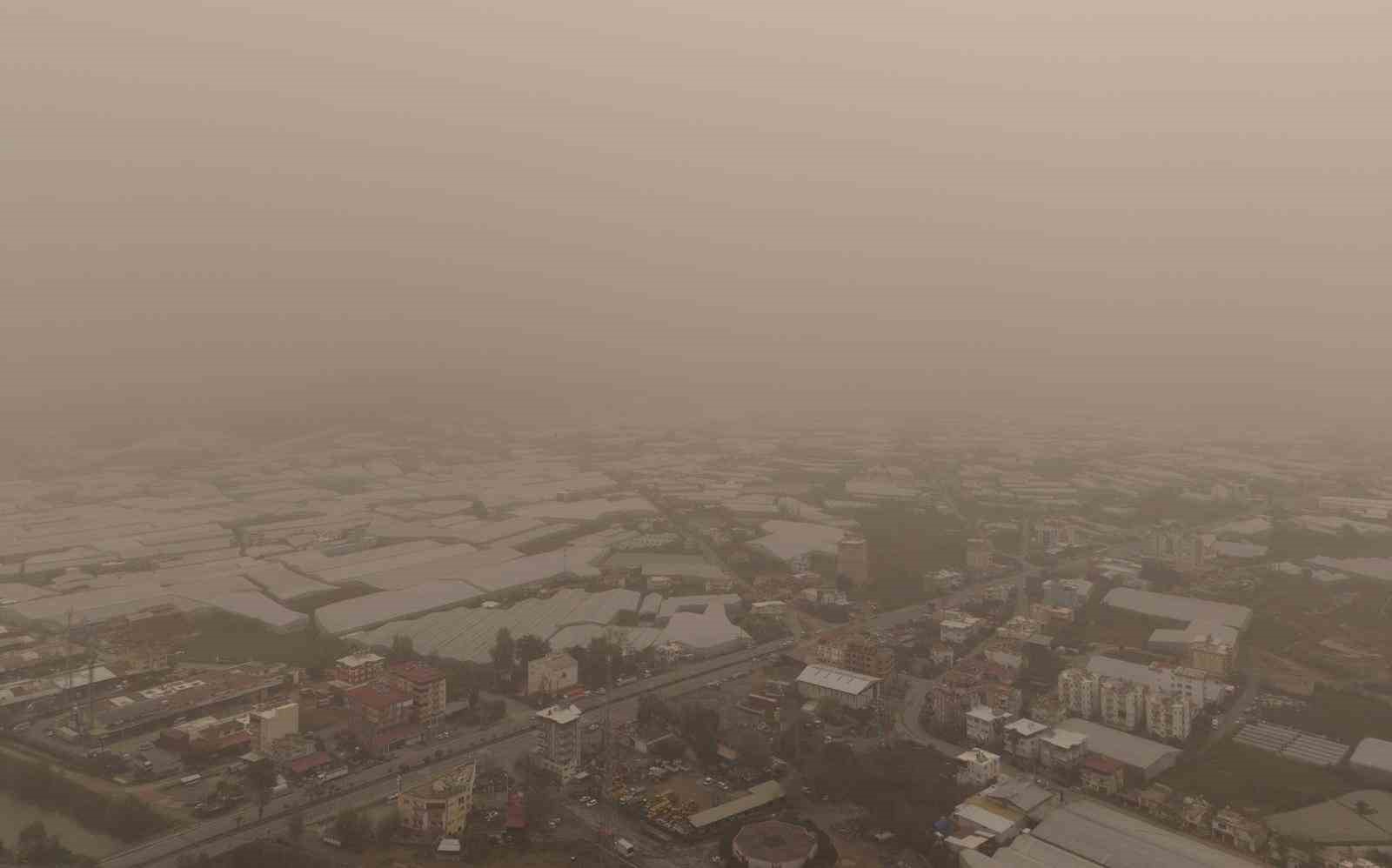 Mersin ve ilçelerinde toz taşınımı etkili oldu
