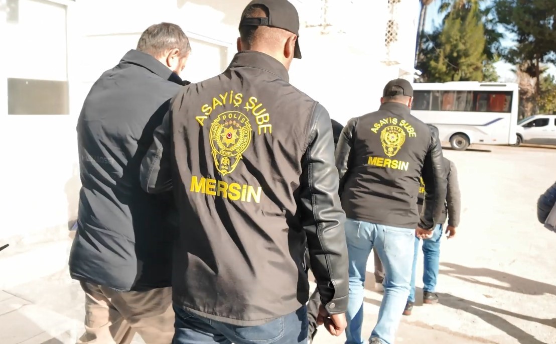 Mersinde 1 milyar 180 milyonluk "Change Araç" çetesine operasyon: 14 tutuklama
Mersinde 1 milyar 180 milyonluk "Change Araç" çetesine operasyon: 14 tutuklama