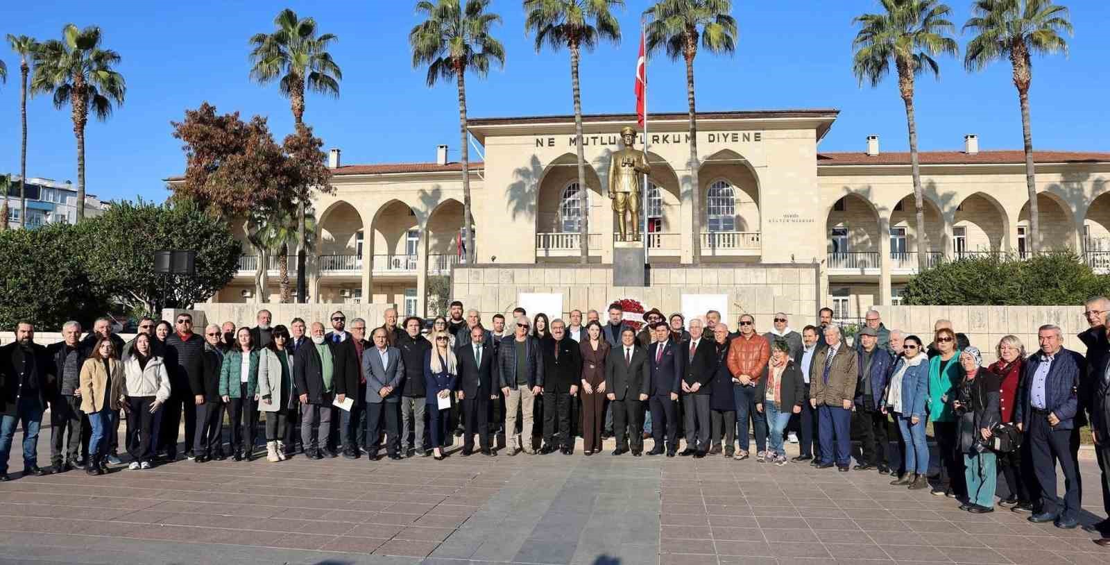 Mersin’de 10 Ocak Çalışan Gazeteciler Günü kutlandı
Mersin’de 10 Ocak Çalışan Gazeteciler Günü kutlandı