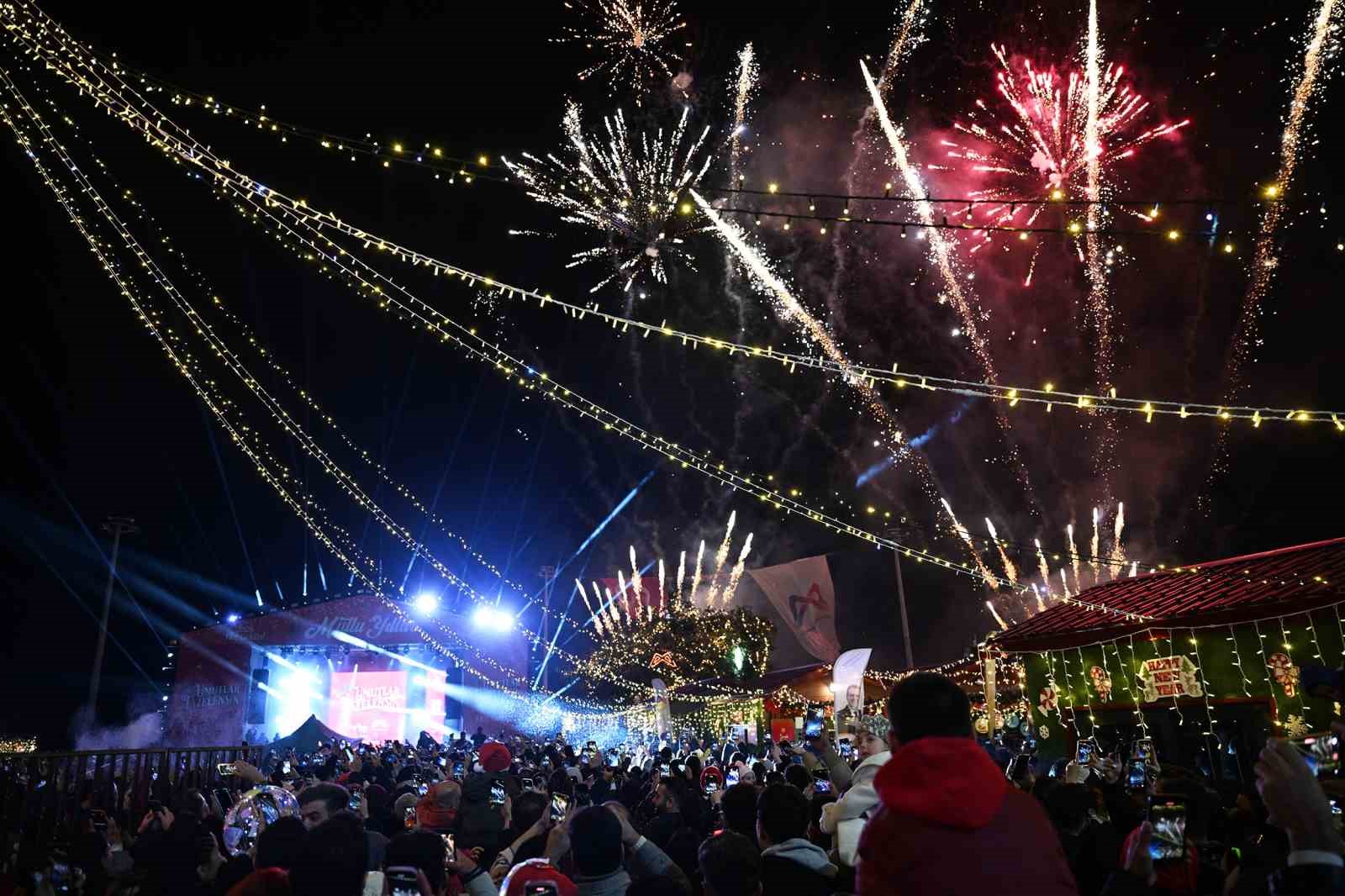 Mersin’de 2026 coşkusu sokaklara taştı
