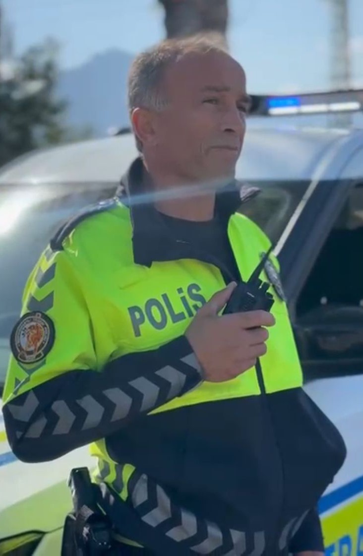 Mersin’de 28 yıllık polis memuru telsizden veda etti
