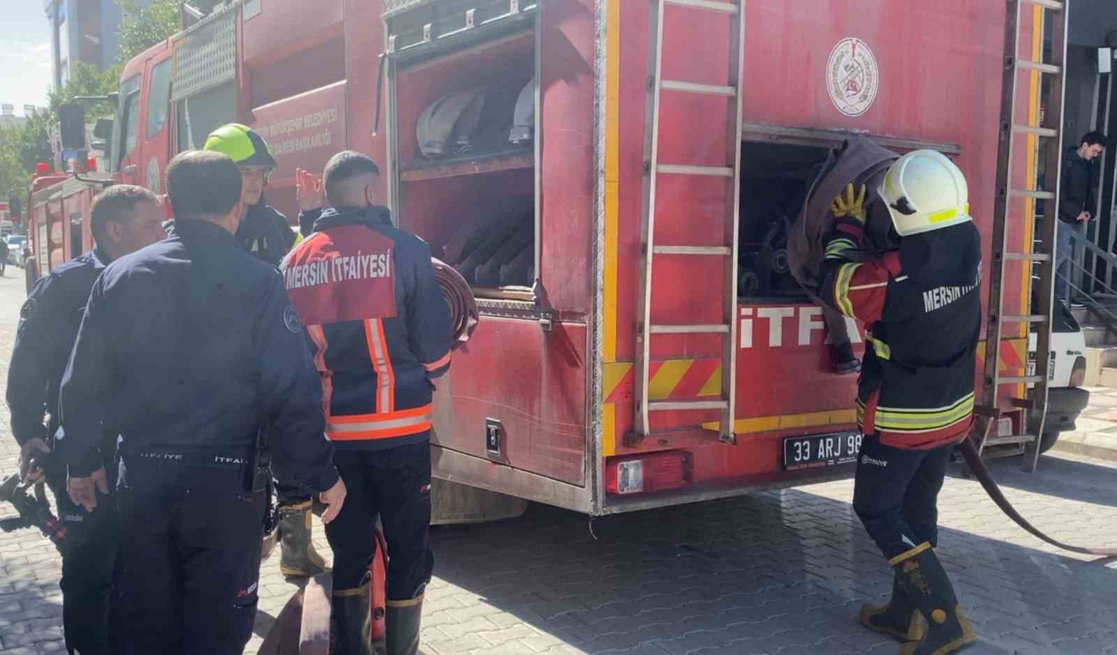Mersin’de baca yangını korkuttu
