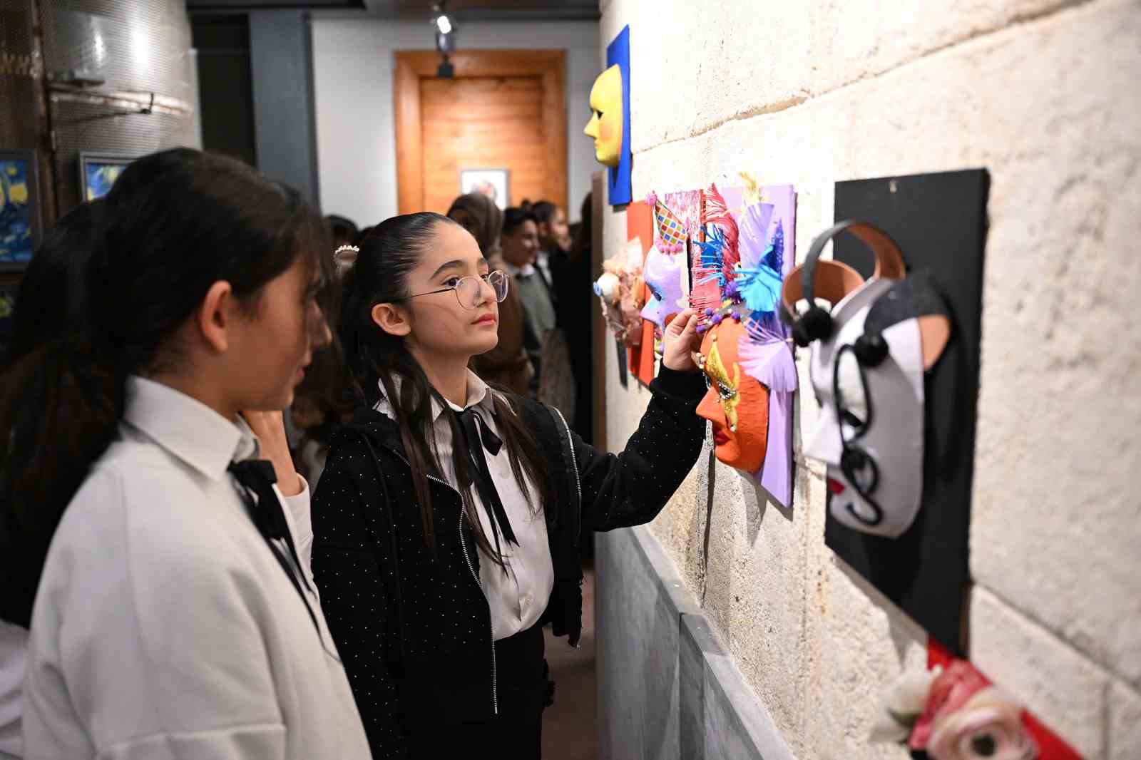 Mersin’de çocuk kampüsü öğrencilerinden sanat şöleni
