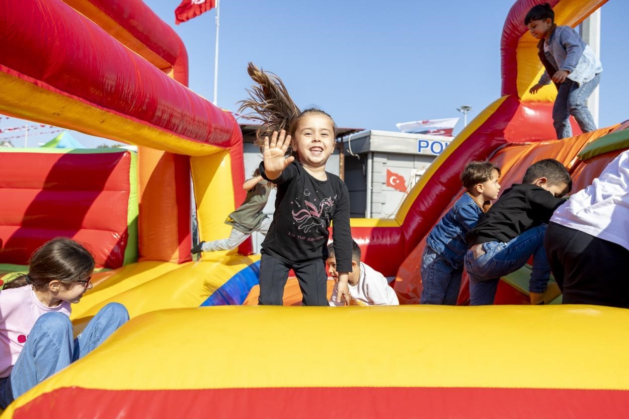 Mersin’de çocuklara eşit gelecek için güçlü destek
Mersin’de çocuklara eşit gelecek için güçlü destek