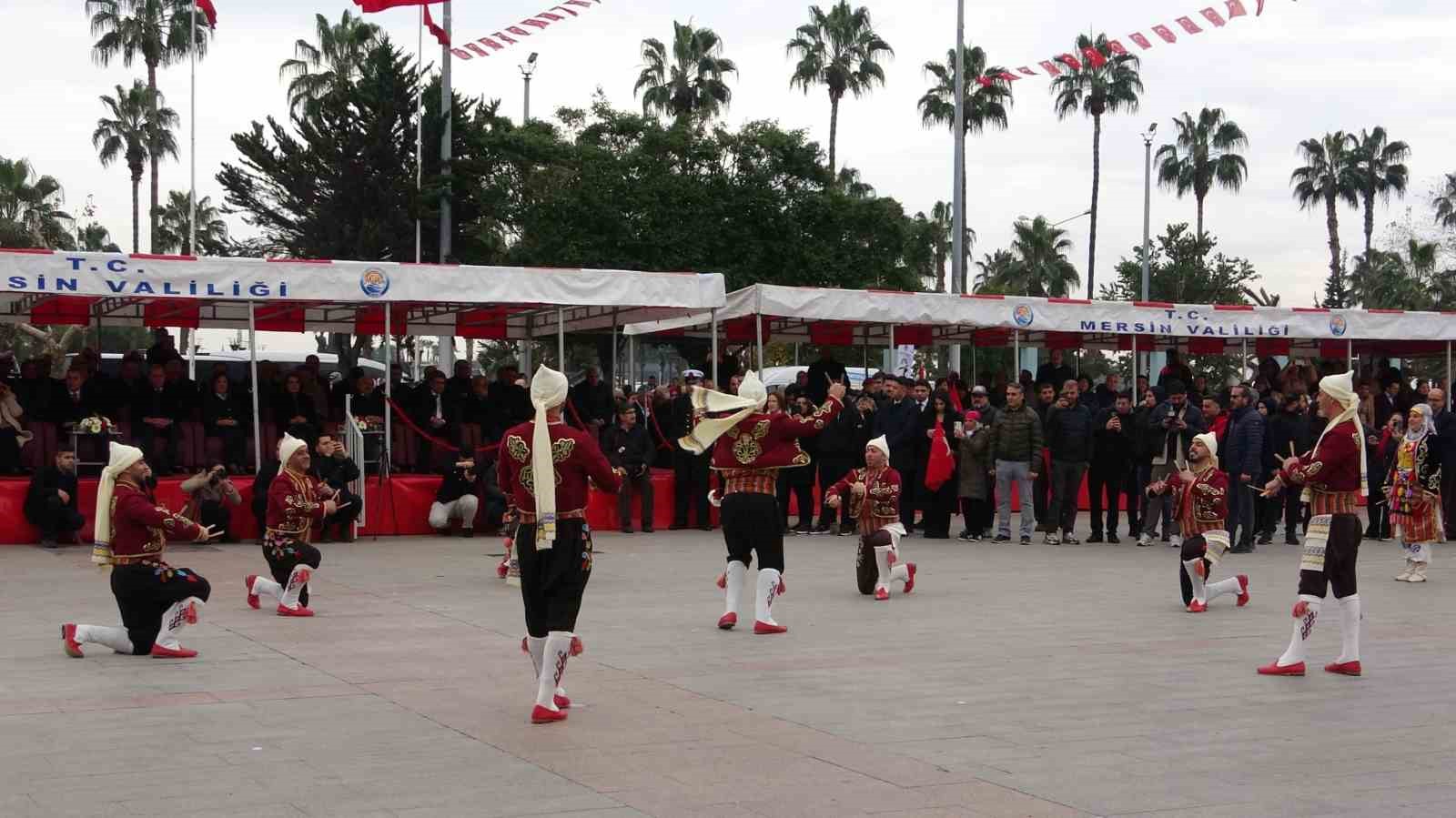 Mersin’de coşkulu kurtuluş yıl dönümü: JÖAK helikopter ile ‘üzüm salkımı’ gösterisi yaptı
Mersin’de coşkulu kurtuluş yıl dönümü: JÖAK helikopter ile ‘üzüm salkımı’ gösterisi yaptı
