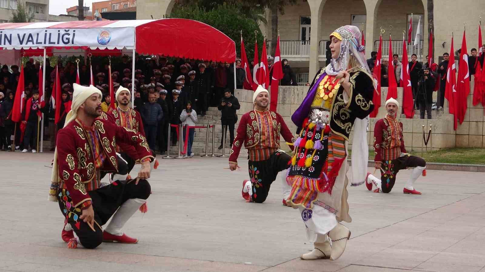 Mersin’de coşkulu kurtuluş yıl dönümü: JÖAK helikopter ile ‘üzüm salkımı’ gösterisi yaptı
Mersin’de coşkulu kurtuluş yıl dönümü: JÖAK helikopter ile ‘üzüm salkımı’ gösterisi yaptı