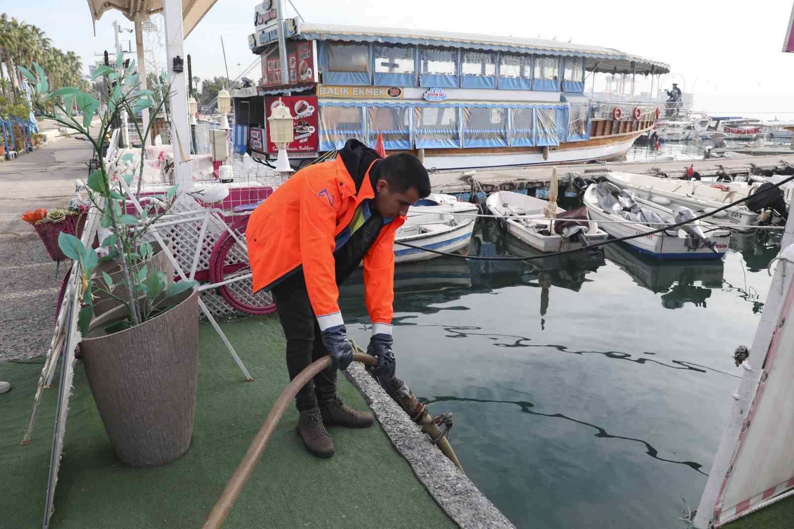 Mersin’de deniz kirliliğine geçit yok: 25 bin metreküp tekne atığı bertaraf edildi
