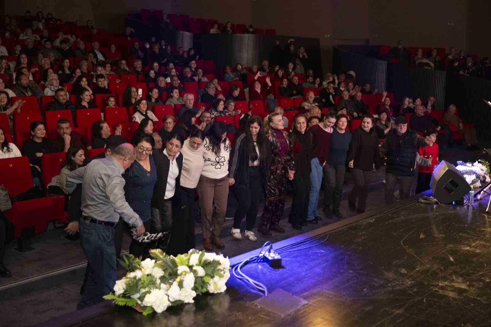 Mersin’de ‘Dilde Telde Anadolu’ konseriyle türkü rüzgârı esti
