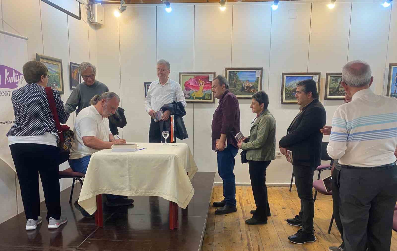 Mersin’de edebiyat buluşması: Dr. Nedim İnce okurlarıyla bir araya geldi
