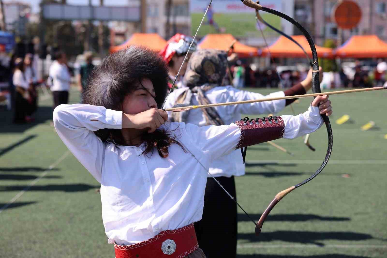 Mersin’de geleneksel okçuluk şöleni: 13 ilçeden 150 sporcu katıldı
