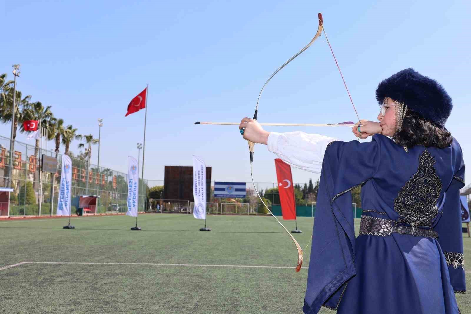 Mersin’de geleneksel okçuluk şöleni: 13 ilçeden 150 sporcu katıldı
