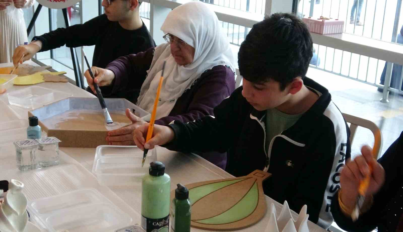 Mersin’de hastalar ve sağlık çalışanları sanatta buluştu
