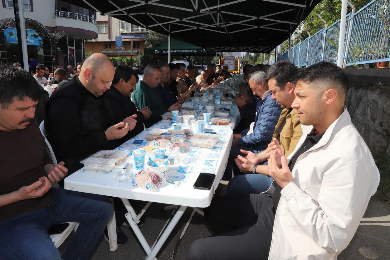 Mersin’de hayatını kaybeden itfaiyeci Çelikkaya yıl dönümünde anıldı
