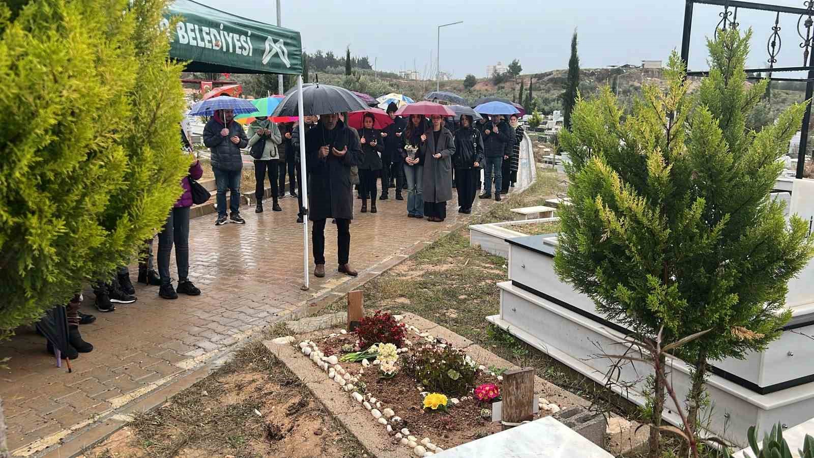 Mersin’de hayatını kaybeden keman sanatçısı Laçin Akyol, mezarı başında anıldı
