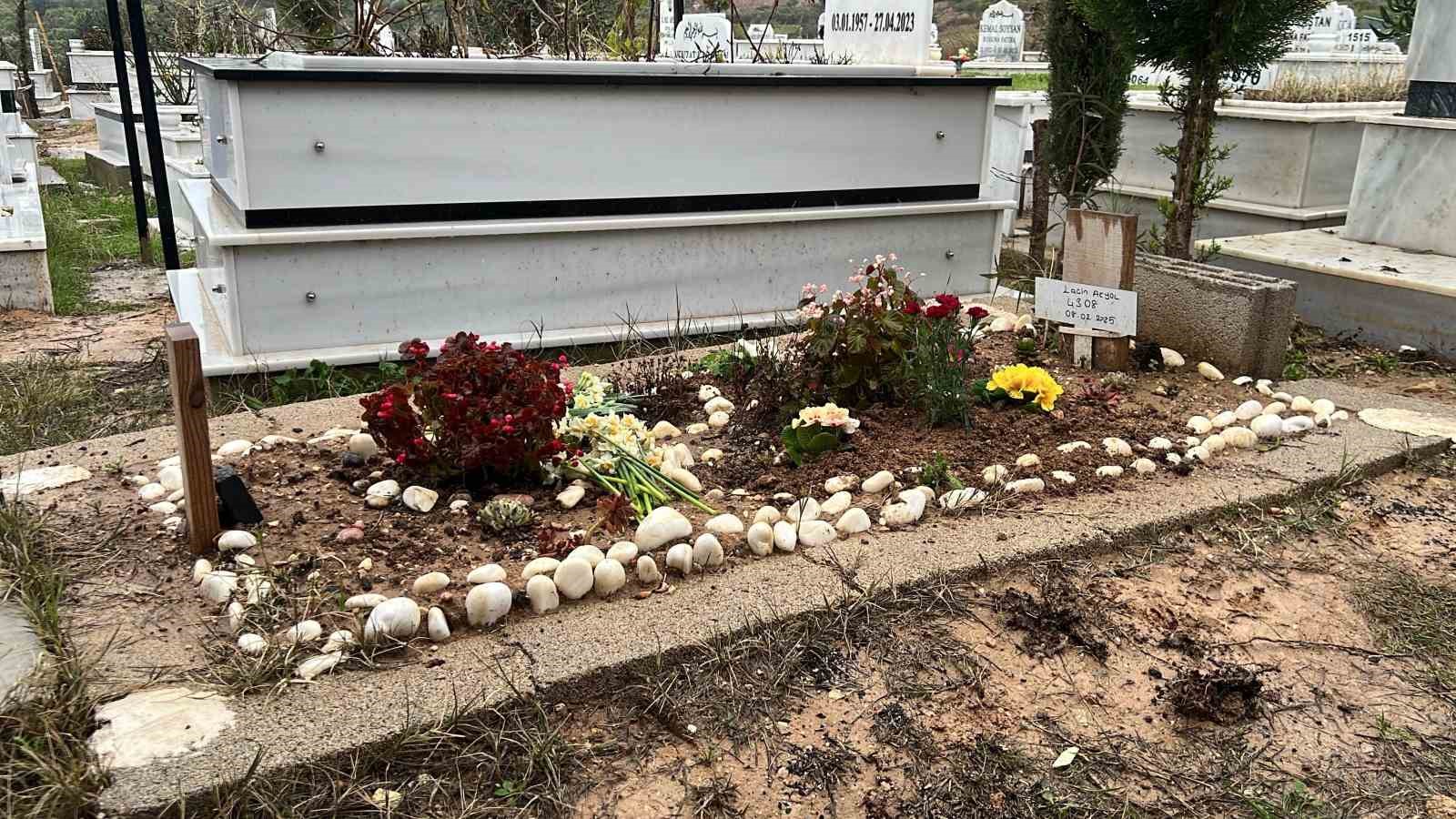 Mersin’de hayatını kaybeden keman sanatçısı Laçin Akyol, mezarı başında anıldı
