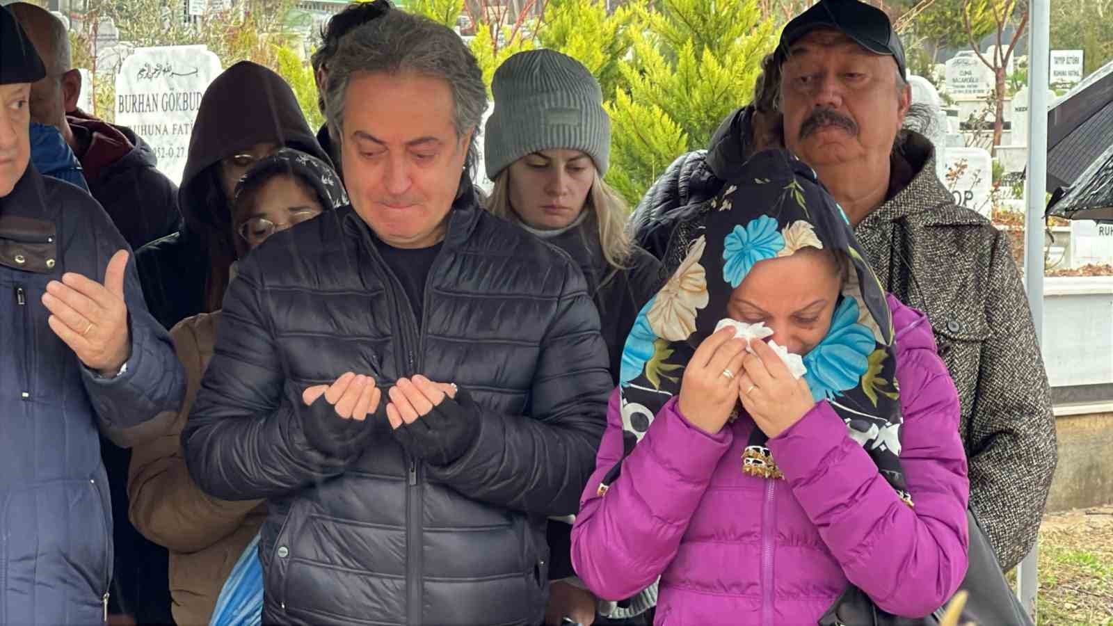 Mersin’de hayatını kaybeden keman sanatçısı Laçin Akyol, mezarı başında anıldı
