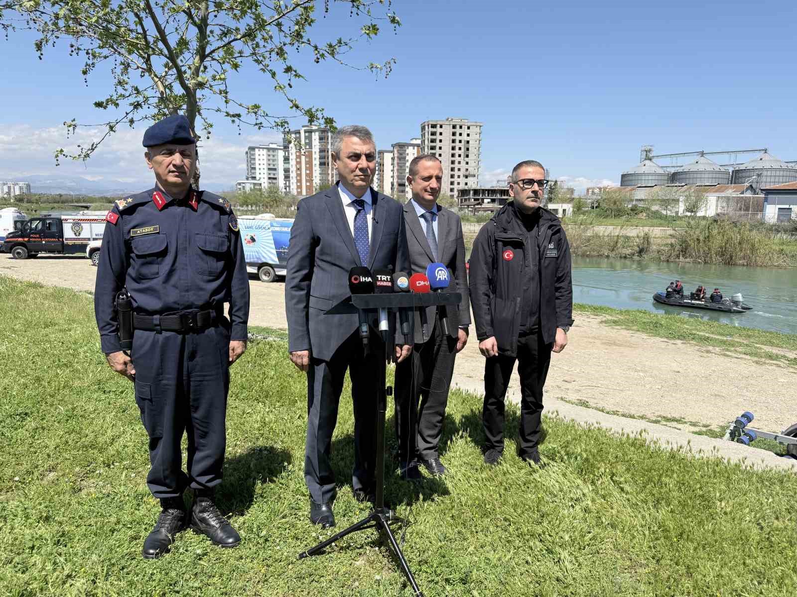 Mersin’de kayıp gencin aranmasına 6. günde de devam edildi
Mersin’de kayıp gencin aranmasına 6. günde de devam edildi