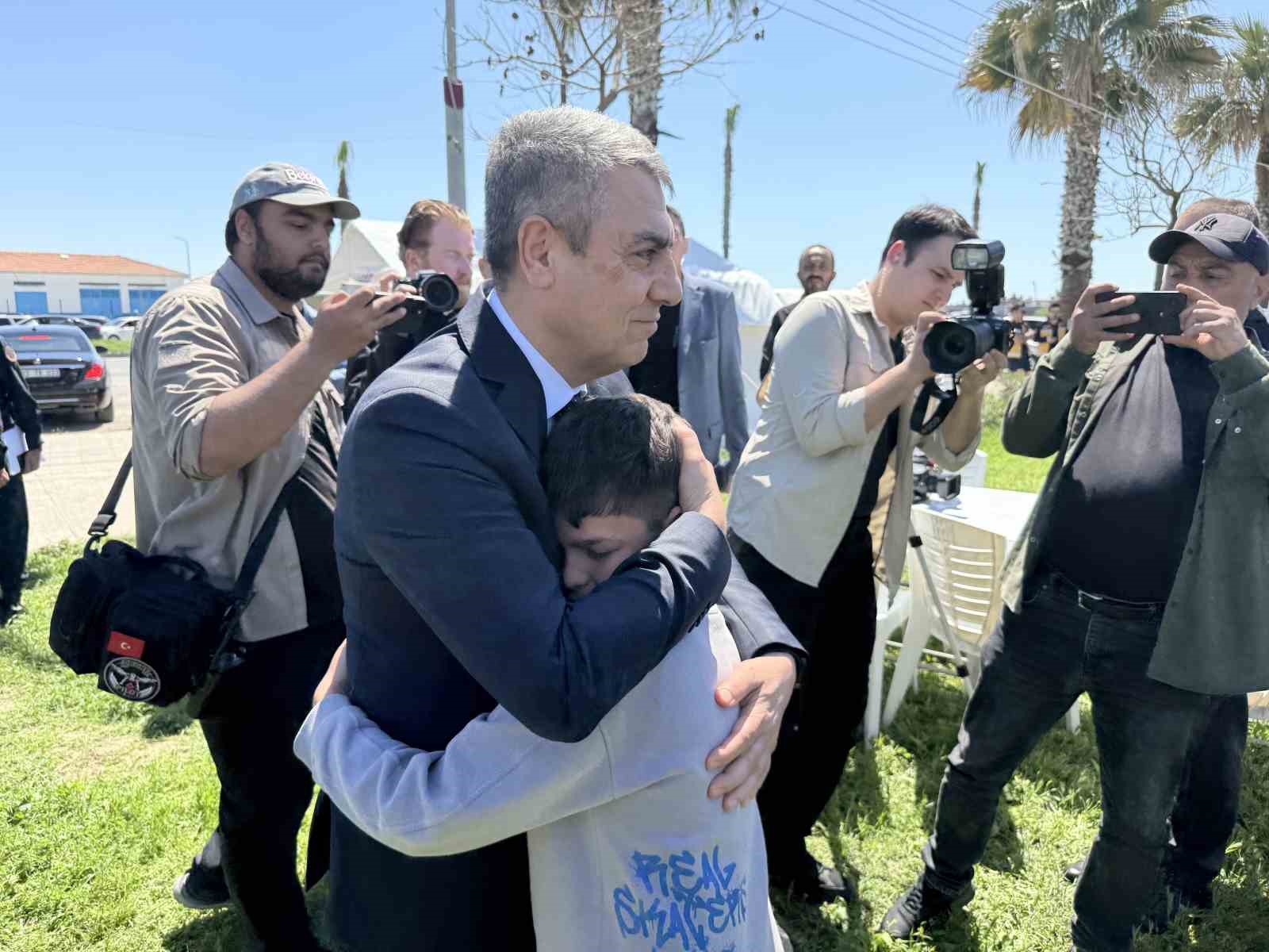 Mersin’de kayıp gencin aranmasına 6. günde de devam edildi
Mersin’de kayıp gencin aranmasına 6. günde de devam edildi