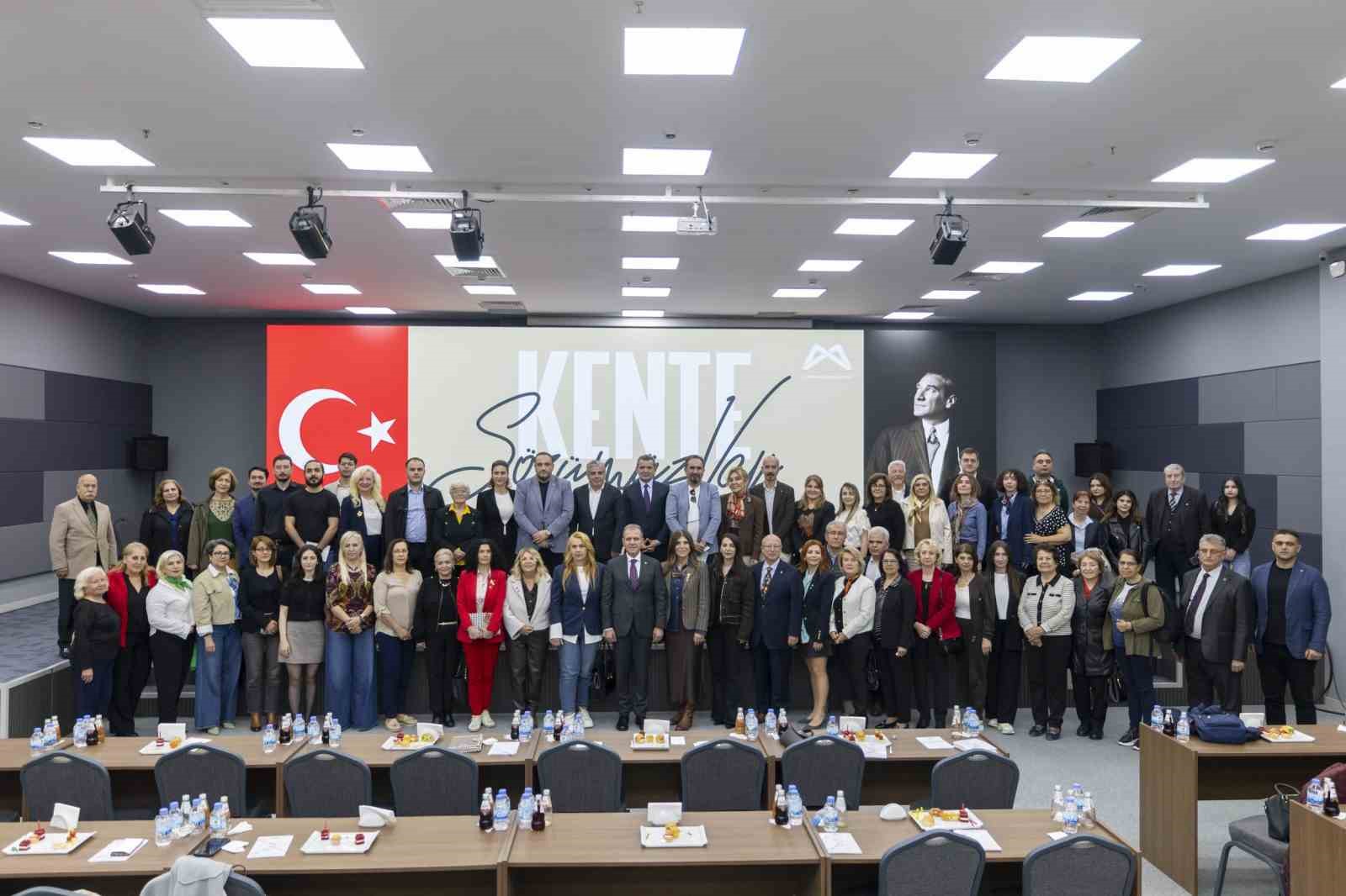 Mersin’de ‘Kent Katılımı Buluşmaları’ başladı, Seçer projeleri anlattı
Mersin’de ‘Kent Katılımı Buluşmaları’ başladı, Seçer projeleri anlattı