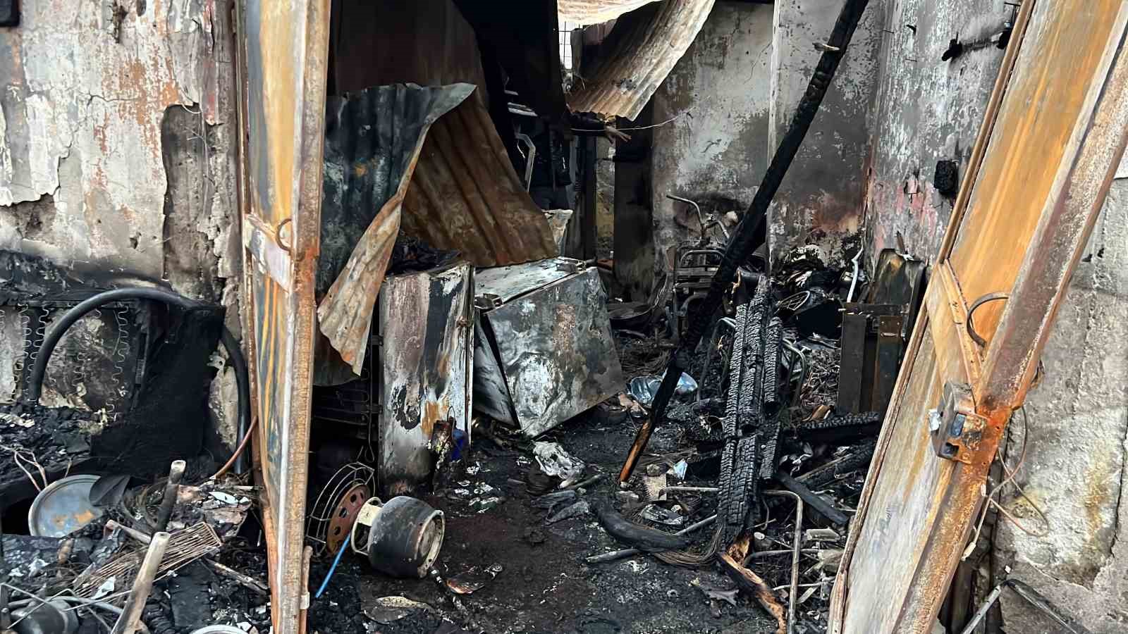 Mersin’de kundaklanan evde 58 yaşındaki kişi ağır yaralandı
