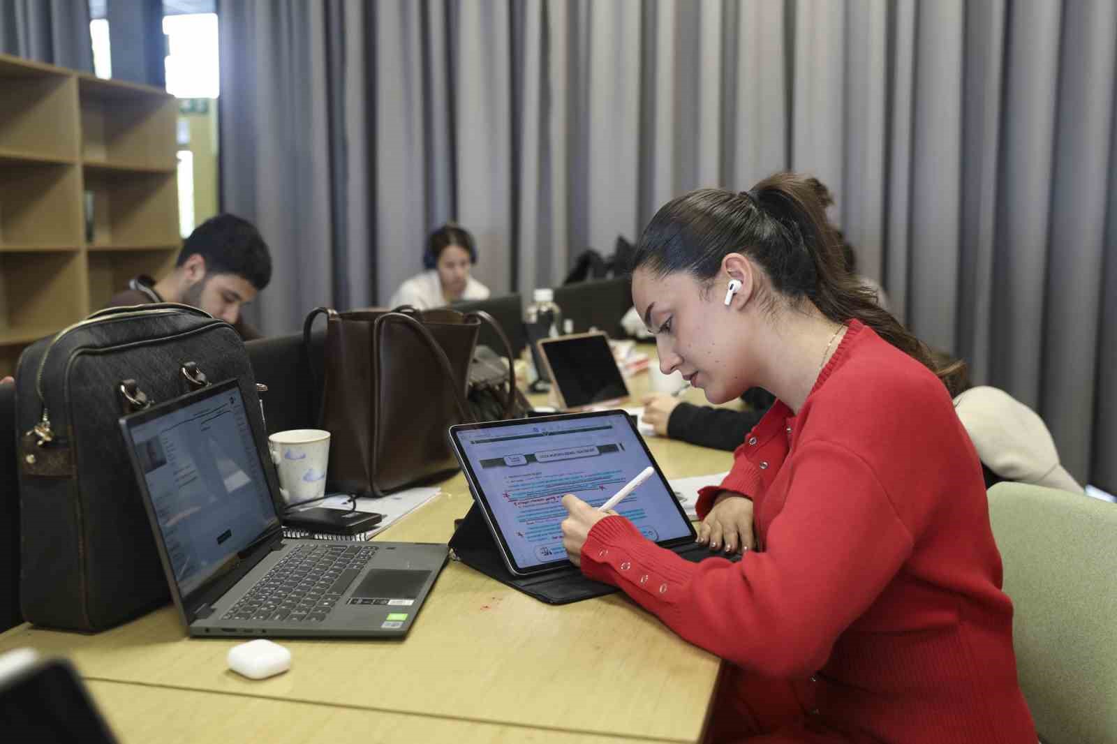 Mersin’de okuma salonları gençlerin ikinci evi oldu
