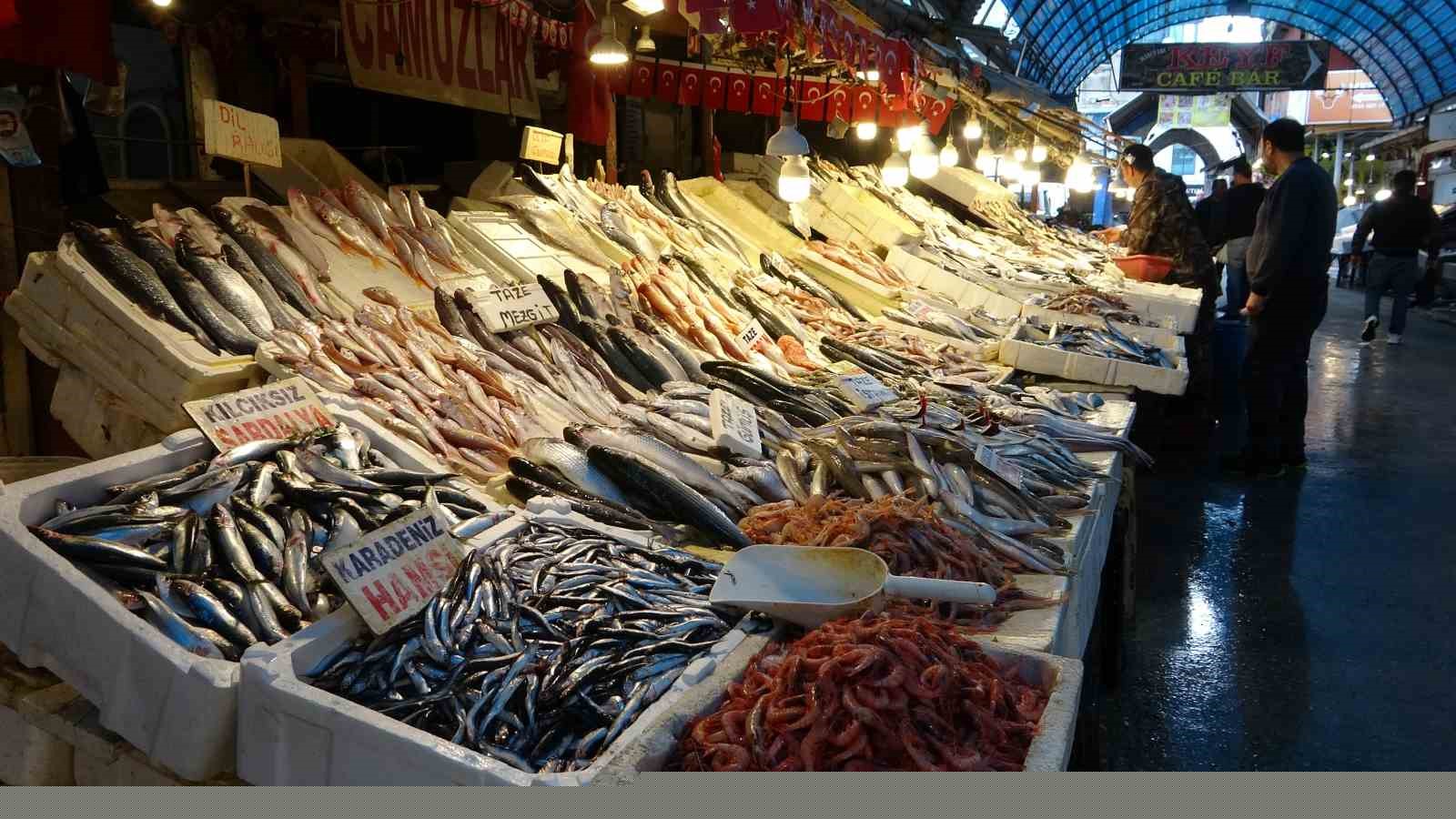 Mersin’de Ramazan’da balık fiyatları düştü, satışlar arttı
