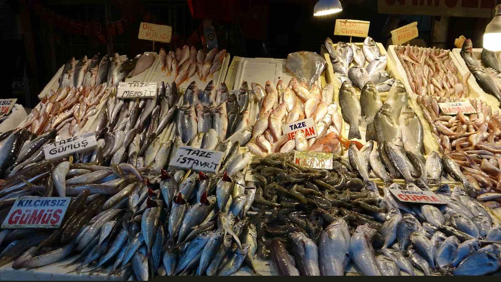 Mersin’de Ramazan’da balık fiyatları düştü, satışlar arttı
