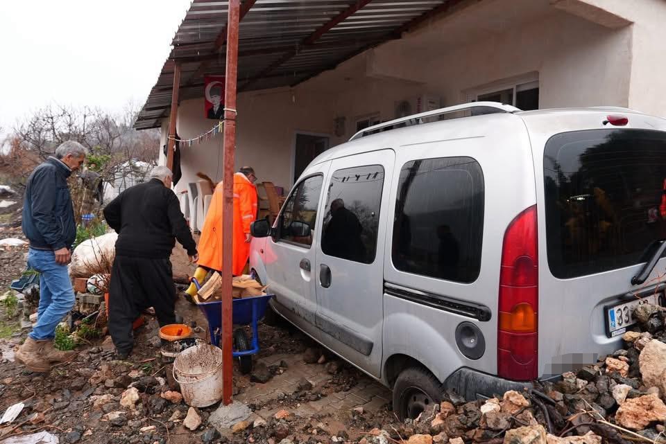 Mersin’de selin vurduğu kırsal mahallelerde yaralar sarılıyor
