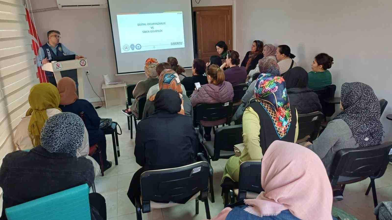 Mersin’de SİBERAY ile binlerce kişiye güvenli internet eğitimi
