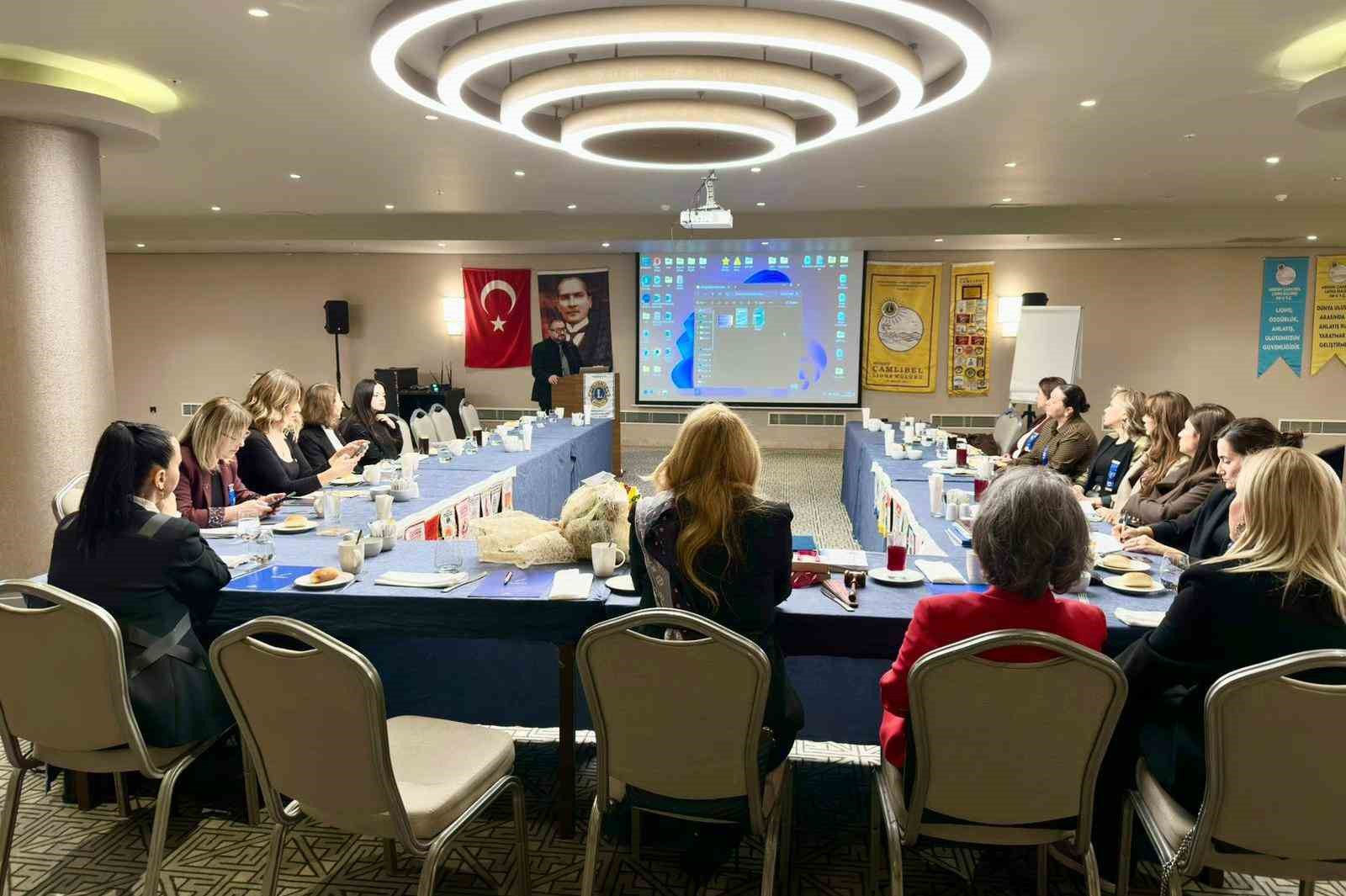 Mersin’de sürdürülebilir istihdam için Kariyer Merkezi-STK buluşması
Mersin’de sürdürülebilir istihdam için Kariyer Merkezi-STK buluşması