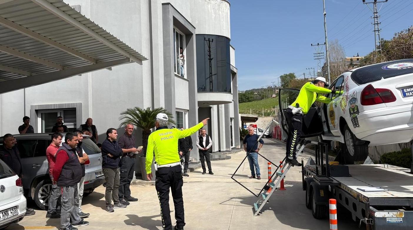 Mersin’de trafik güvenliği için sürücülere uygulamalı eğitim
Mersin’de trafik güvenliği için sürücülere uygulamalı eğitim