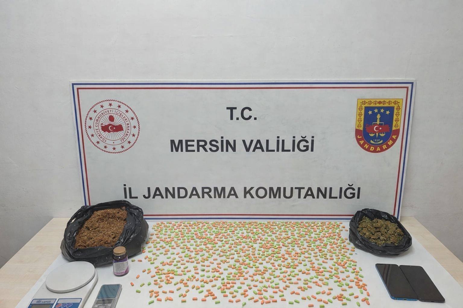 Mersin’de uyuşturucu taciri 2 şüpheli yakalandı
