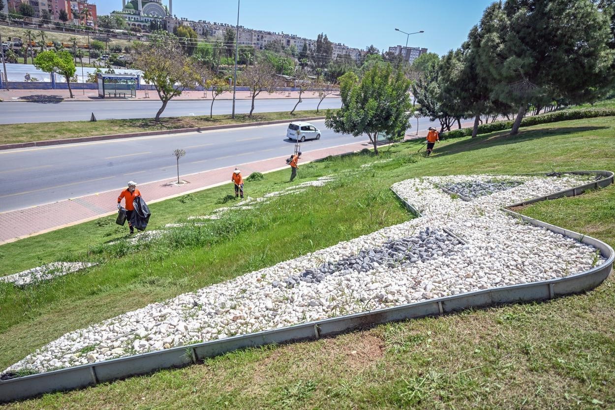Mersin’de yeşil alanlar iklim dostu uygulamalarla büyütüldü
