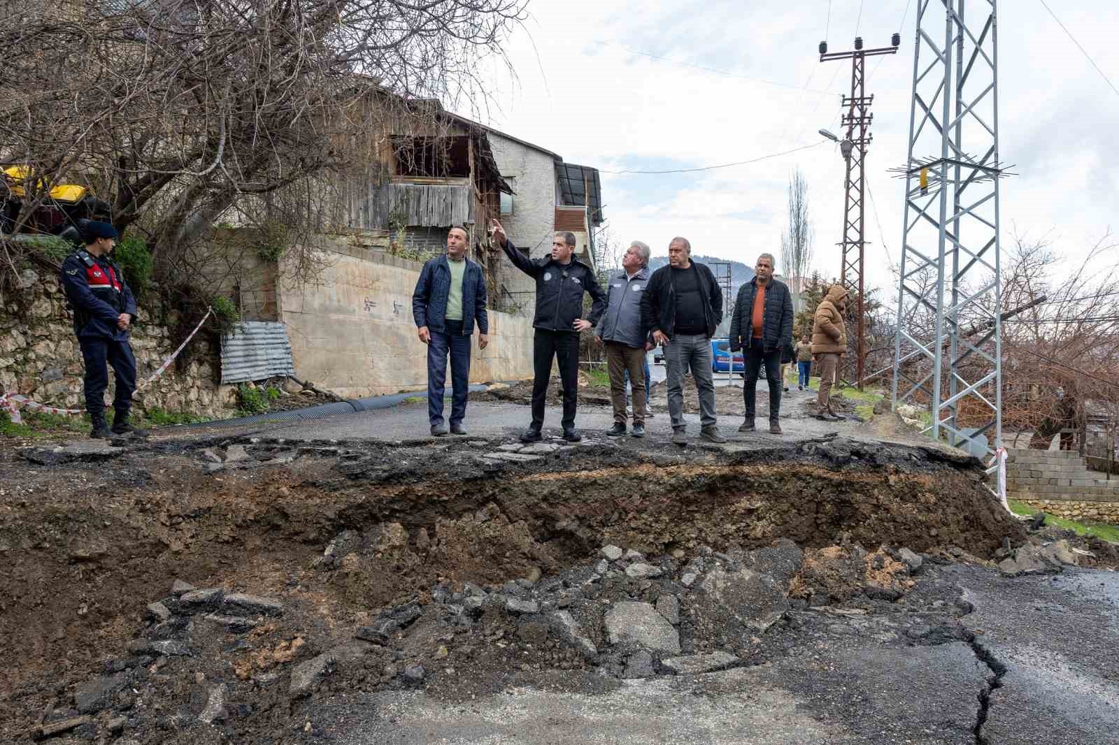 Mersin’deki heyelan bölgesi havadan görüntülendi
