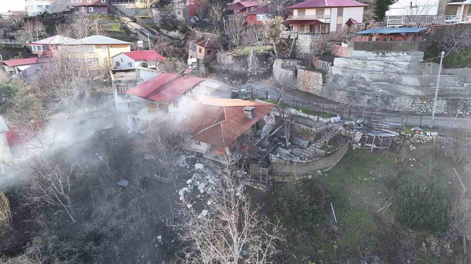 Mersin’deki heyelan bölgesi havadan görüntülendi
