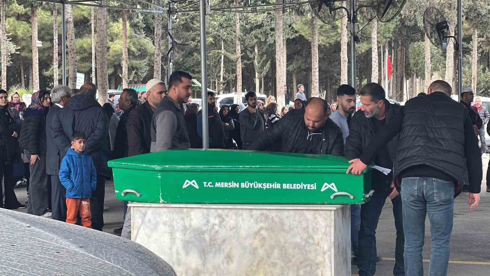 Mersin’deki kazadan acı hikaye: İkizleri ölüm ayırdı, 3 cenaze yan yana defnedildi
