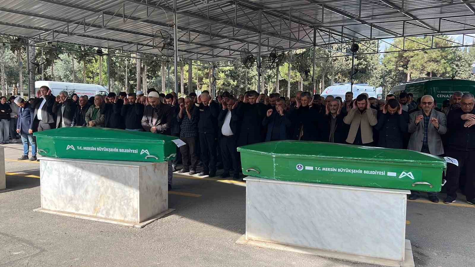 Mersin’deki kazadan acı hikaye: İkizleri ölüm ayırdı, 3 cenaze yan yana defnedildi
