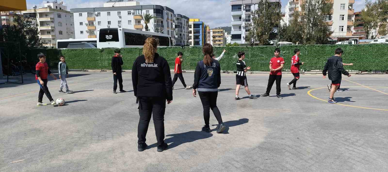 Mersin’deki okullarda güvenlik önlemleri alındı, veliler memnun kaldı
