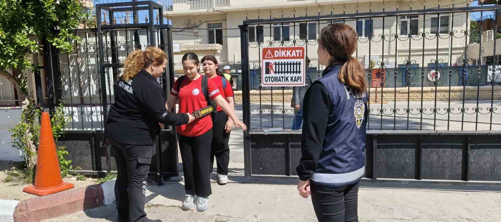 Mersin’deki okullarda güvenlik önlemleri alındı, veliler memnun kaldı
