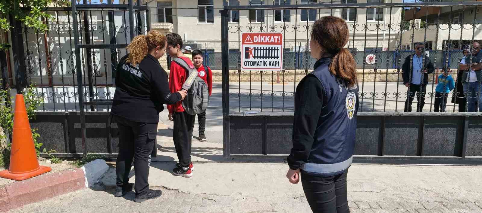 Mersin’deki okullarda güvenlik önlemleri alındı, veliler memnun kaldı
