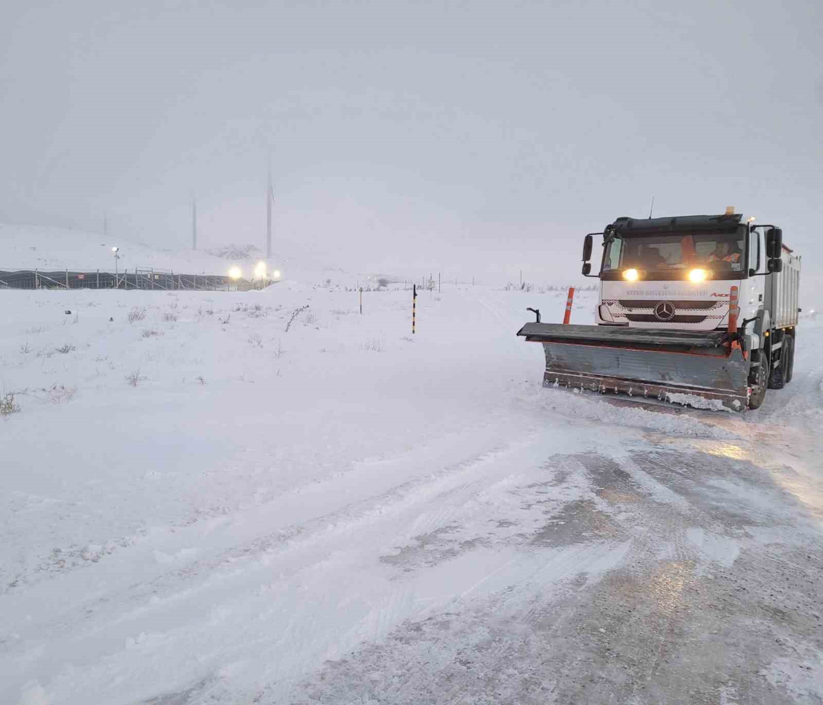 Mersin’in yüksek kesimlerinde karla mücadele
